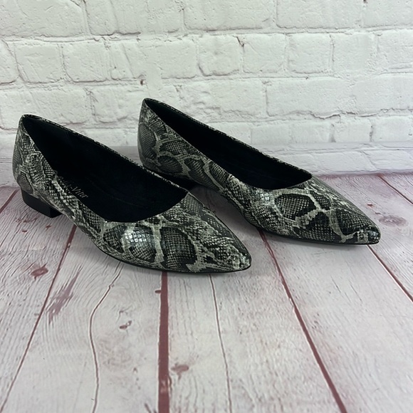 Bella Vita Shoes - Bella Vita Vivien II Faux Snakeskin Pointed Toe Flat Size 6.5